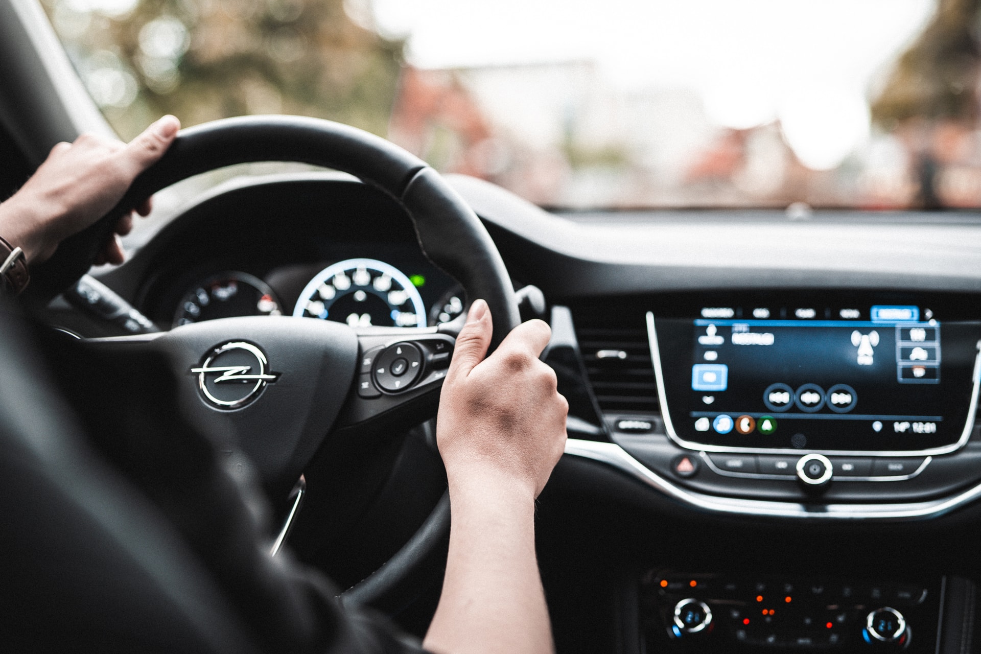 autokoulu-ajomesta-nuutinen-joensuu-ajotaidon-kehittaminen autokoulu-ajomesta-nuutinen-joensuu-ajamaan-oppiminen