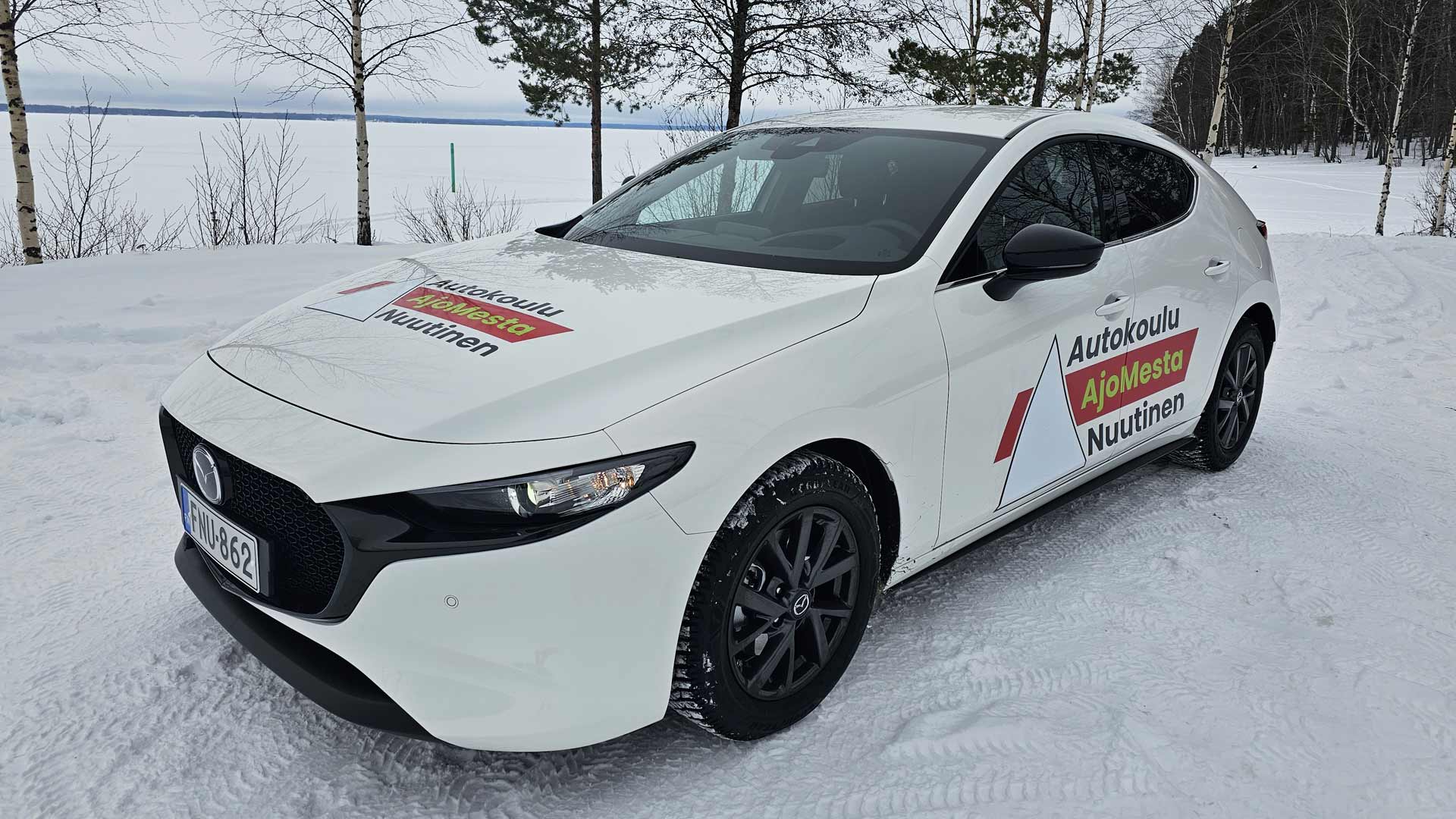 Autokoulu AjoMesta Nuutisen uudet autokouluautot 2023