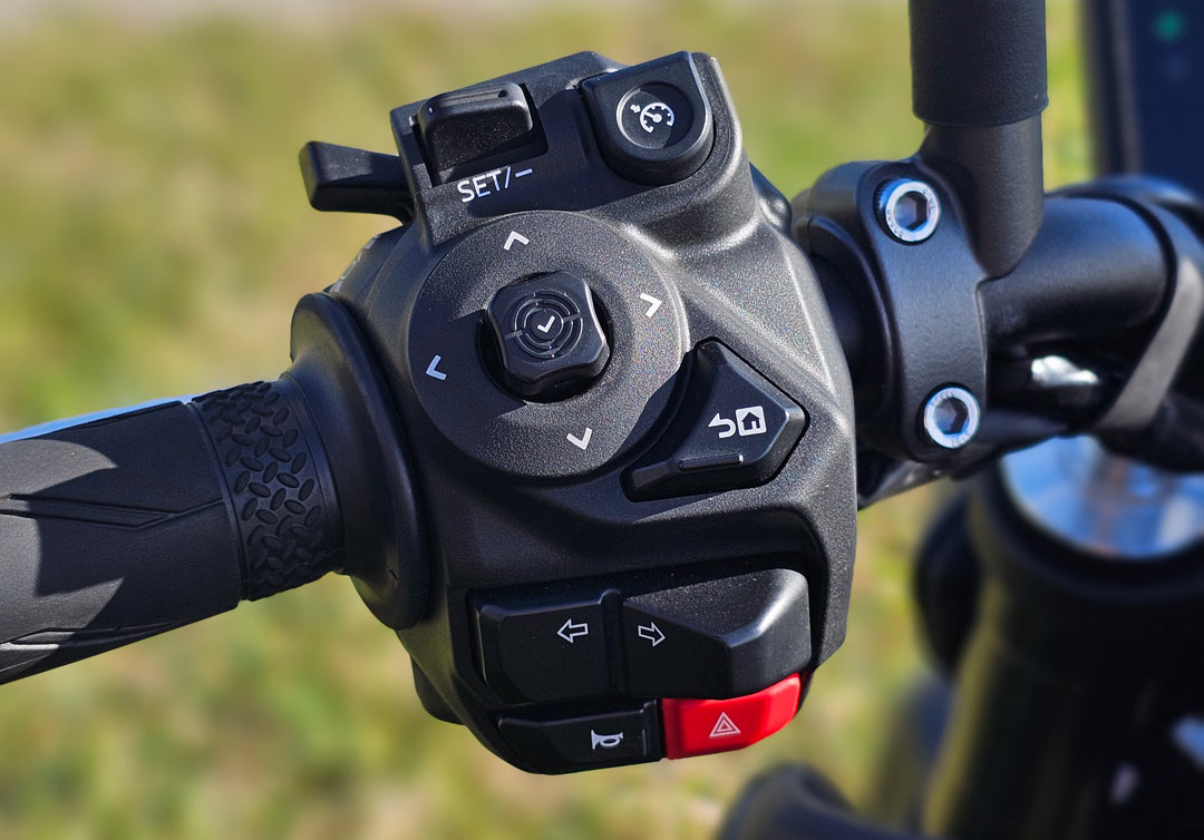Yamaha-Mt09autokoulukahva