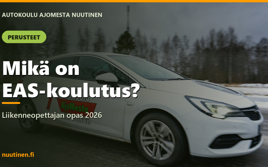 Autokoulu AjoMesta Nuutisen opetusauto liikkeessä talvitiellä – EAS-koulutus